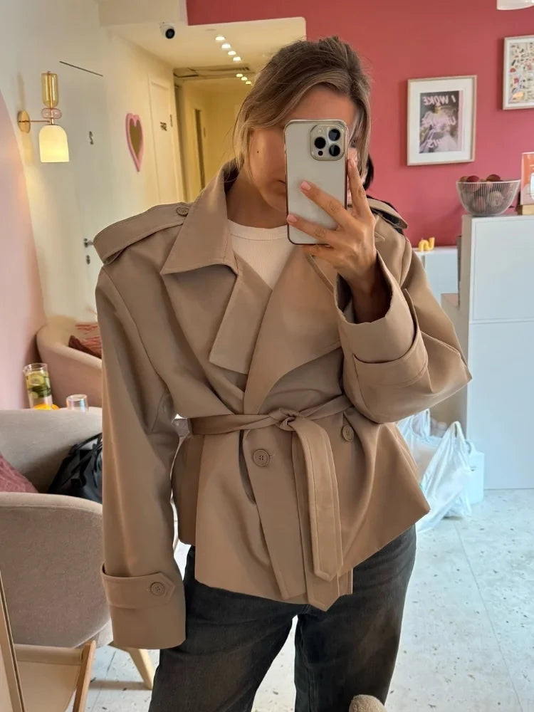 Women’s Lace-Up Short Windbreaker